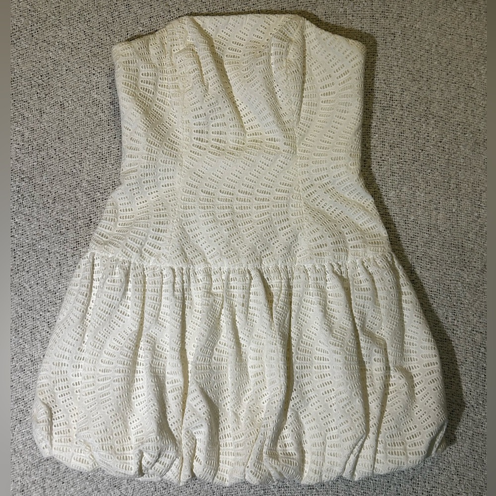 Lilly Pulitzer 100% Cotton White Eyelet Strapless Dress Bubble Hem Size 2